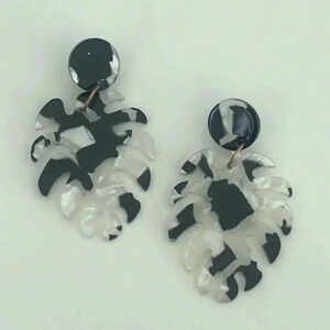 Black & White Tropical Hawaiian Palm Style Acrylic Drop Earrings NWT